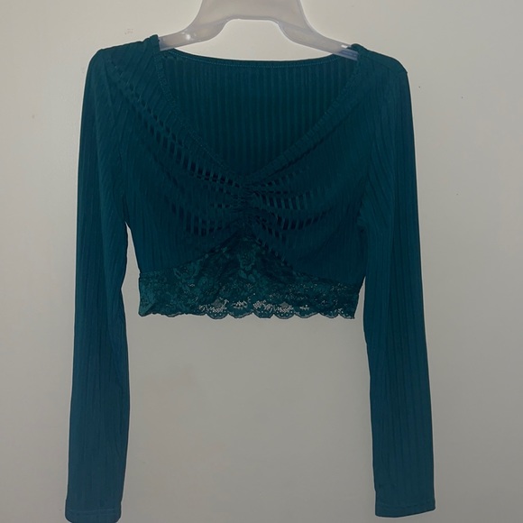 Green Long Sleeve Lace Crop Top - Picture 2 of 4